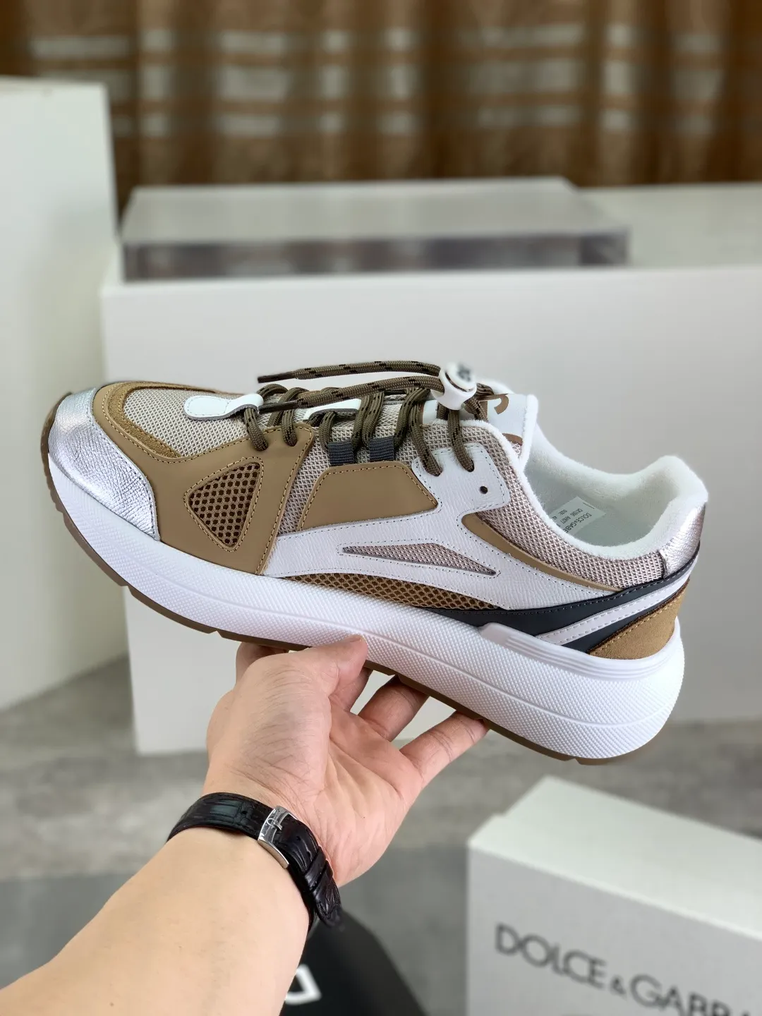 Men's men's shoes 💰P580💰[New model] Couple 🧑‍🤝‍🧑 style Top original order quality Synchronized with "DOLCE&GABBANA [Dolce & Gabbana] ~ High quality." Effect Low-top casual DG men's shoes, loved by many celebrities, using high-end imported top-layer calfskin splicing design + cowhide feet, simple and elegant, perfectly interpreting the latest inspiration of shoes, integrating classics and fashion. Luxurious dreams, dominating fashion Suitable for drivers, light and comfortable to drive, light and breathable for outdoor travel, high-end quality, trustworthy, 6️⃣colors🉑️ to choose from! Code number: 35-46